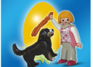 Playmobil - 4924v2 - Yellow Egg Woman and Dog - Detail Playmobil - 4924v2 - Yellow Egg Woman and Dog