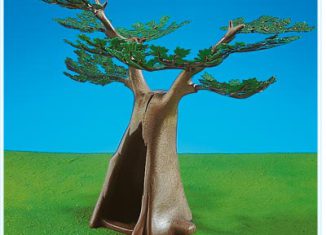 Playmobil - 7093 - Oak Tree With Secret Hideaway