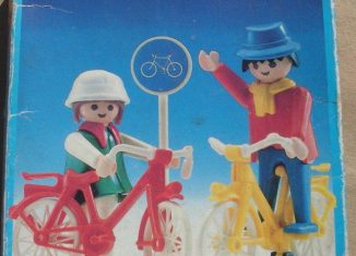 Playmobil - 3310-ger - Couple on Bicycles - Detail Playmobil - 3310-ger - Couple on Bicycles