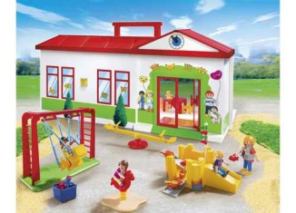 Playmobil - 5606 - Take-along School and Schoolyard