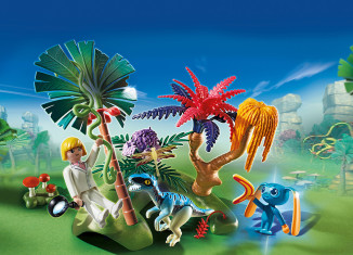 Playmobil - 6687 - Lost Island with Alien and Raptor