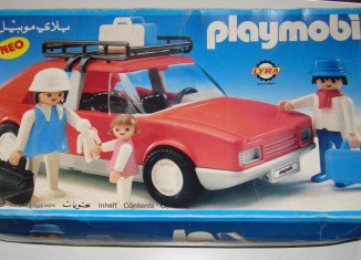 Playmobil - 3139v1-lyr - Red Family Car - Detail Playmobil - 3139v1-lyr - Red Family Car