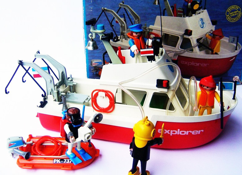 Playmobil 23.80.9-trol - Research Boat with Divers - Back