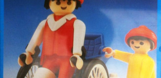 Playmobil - 30.14.02-est - man in a wheelchair and child