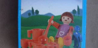 Playmobil - 3321-ant - Kind mit Geschirr und Puppe
