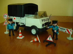 Playmobil 23.17.1-trol - Police truck - Back