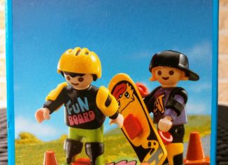 Playmobil - 3709v2 - Children with two skate-boards