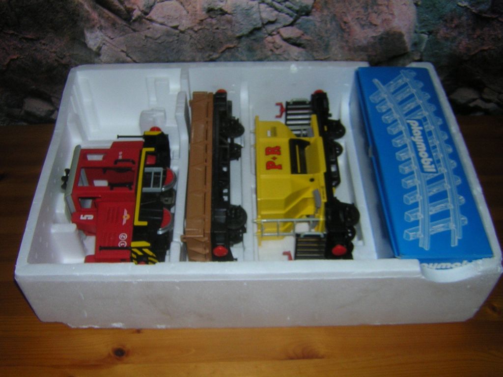 Playmobil 4027 - Diesel Freight Train Set - Back
