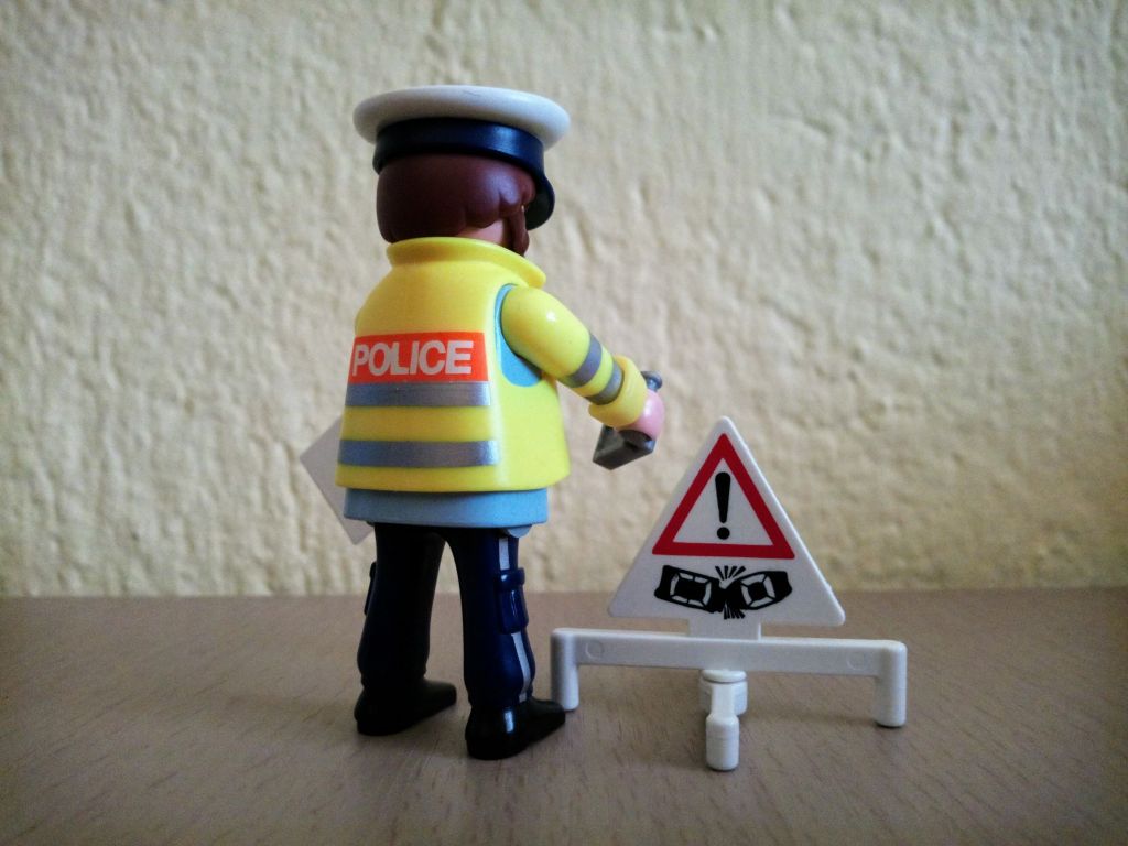 Playmobil 9332v5 - Policeman - Back