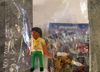Playmobil - 30739263 - Female Zookeeper with two Cheetah cubs - free promotional