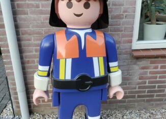 Playmobil - 00000 - XXL Fireman (1.60m)