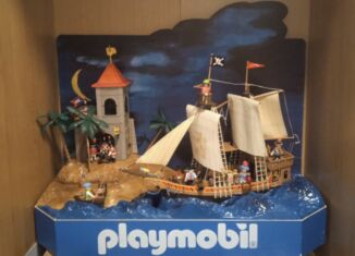 Playmobil - Store Display (Pirate Ship 3750 and others from 1992)