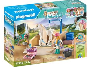 Playmobil - 71354 - Isabella & Lioness with Washing Area