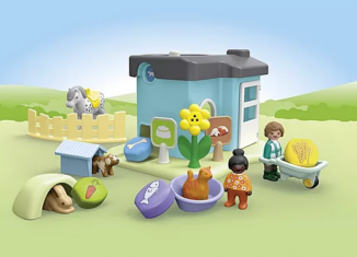 Playmobil - 71690 - JUNIOR: Animal Home with Treat Dispenser