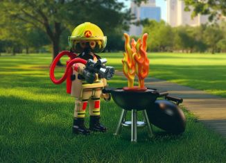 Playmobil - 72149 - Firefighter with Make-Believe Fire
