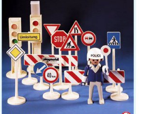 Playmobil - 3204s1v1 - Traffic Signs and Policeman