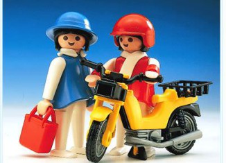 Playmobil - 3302 - Ladies With Moped