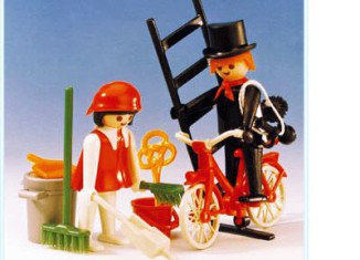 Playmobil - 3576 - Chimney Sweep and Housewife
