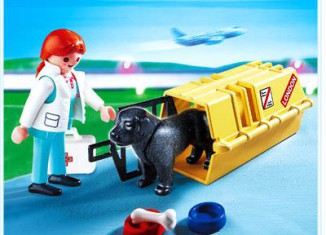 Playmobil - 4317 - Veterinarian with Dog and Cargo Crate