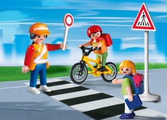 Playmobil - 4328 - School Crossing Guard with Kids