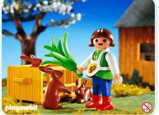 Playmobil - 4529 - Girl Feeding Rabbit