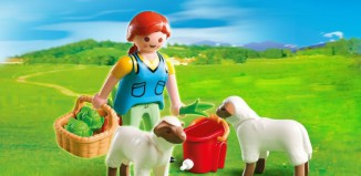 Playmobil - 4765 - Country Woman with Sheep Feed