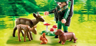 Playmobil - 4938 - Hunter with Forest Animals