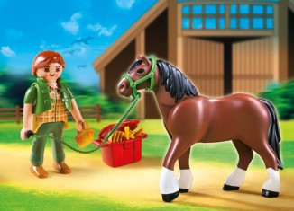 Playmobil - 5108 - Shire Horse with Groomer and Stable
