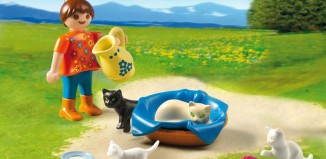 Playmobil - 5126 - Girl with Cat Family