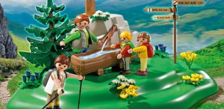 Playmobil - 5424 - Backpacker Family at Mountain Spring