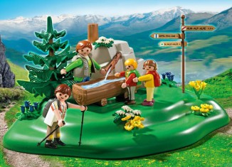 Playmobil - 5424 - Backpacker Family at Mountain Spring